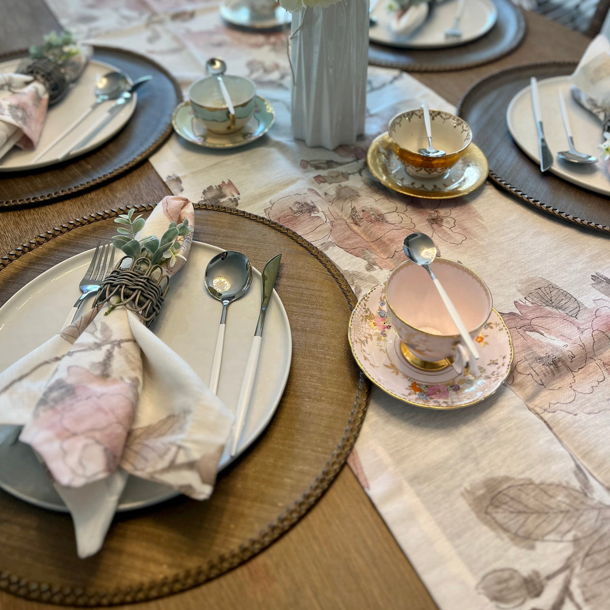 Savannah Runner Floral Table Runner, 16" x 90"