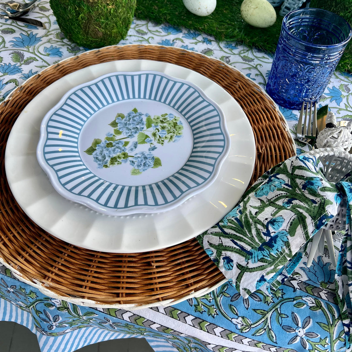 Set of 2 wicker placemats perfect for a spring table or Mother's day brunch.