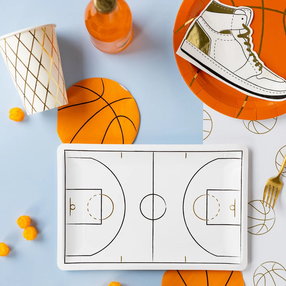 Hoops table with court tray and sneaker paper napkins for game-day snacks.