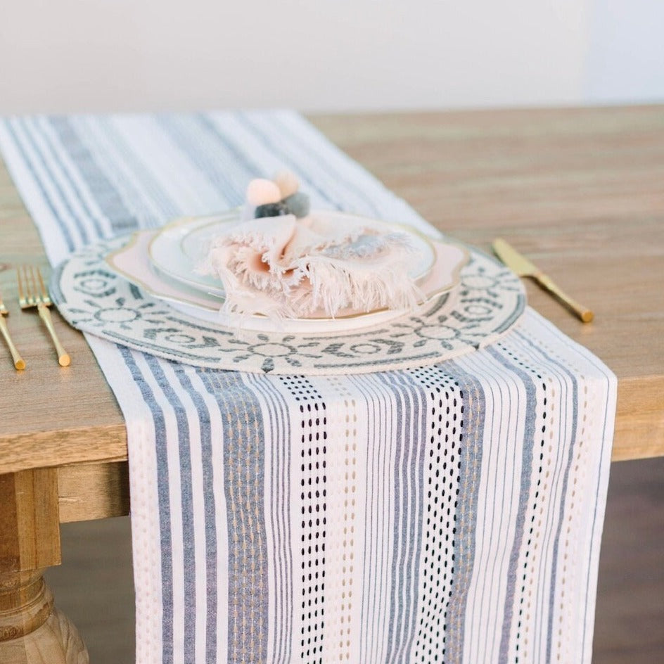 Dress your table in style with our Braided Printed Placemats. These Large Round Placemats, adorned with dark gray geometric patterns, are perfect for sprucing up your Easter Table Decor or adding a dash of drama to Summer Placemats.