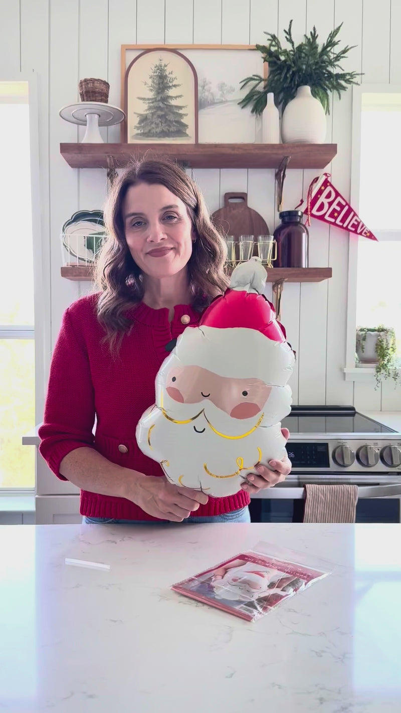 Dsplaying a 20-inch Santa head Mylar balloon for Christmas party décor