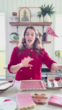 Video showing red striped scalloped dinner napkins