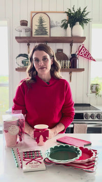 Video demonstrating the size of the Christmas straws and showing how they are used with the bow cups and matching holiday drink accessories.