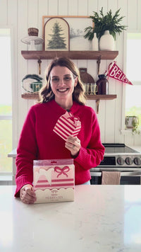 Video demonstrating the simple assembly of the red and pink Christmas cookie box and showing the finished bow handle.