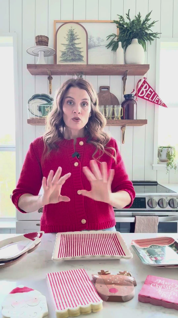 Video showing North Pole Christmas plate set