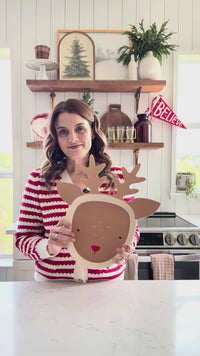 Video demonstration showing the size and quality of the Reindeer Head Bamboo Tray, highlighting its use as a durable Christmas platter and eco-friendly dinnerware.