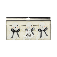 Set of ghost-shaped felt with black bows in packaging on a white background. 
